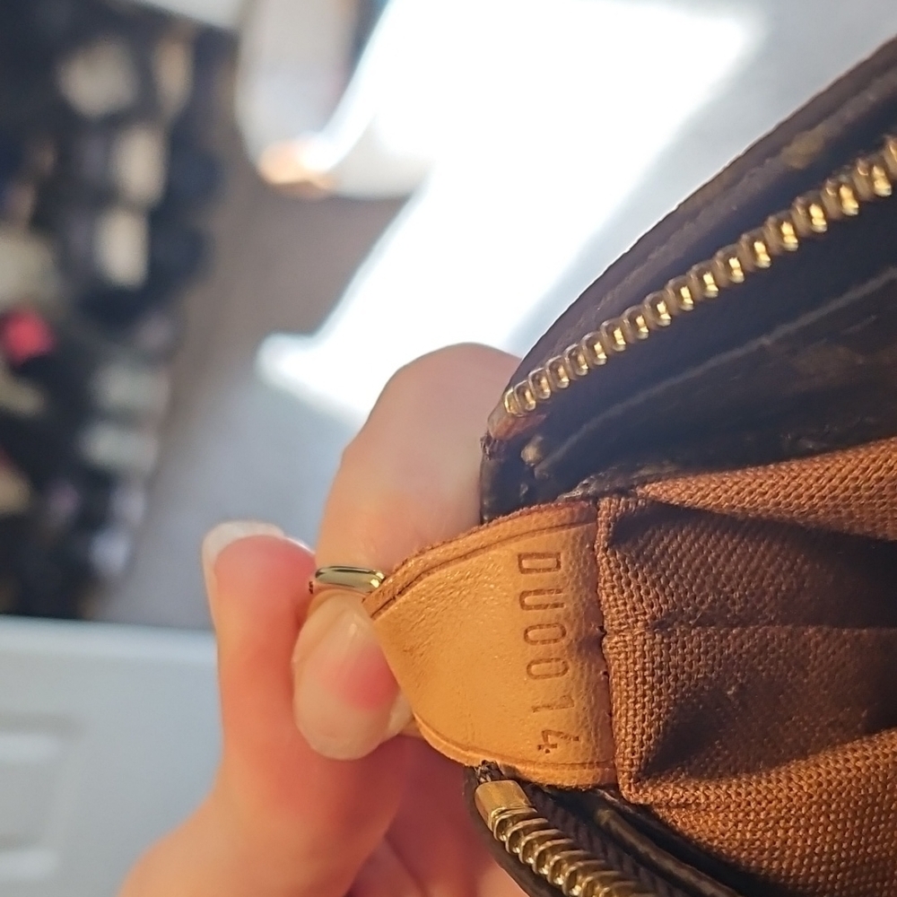 Louis Vuitton Monogram Canvas Tote in Brown and Tan - Picture 7 of 8